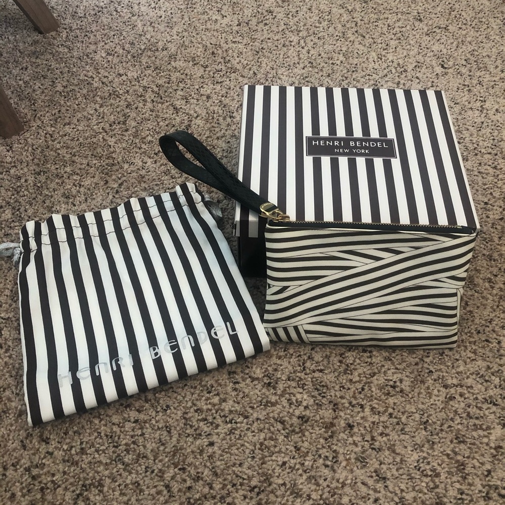 Henri Bendel wristlet